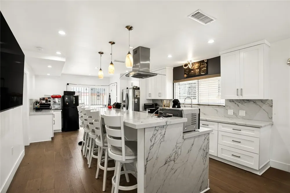 5244 Via Corona Street Los Angeles, CA 90022