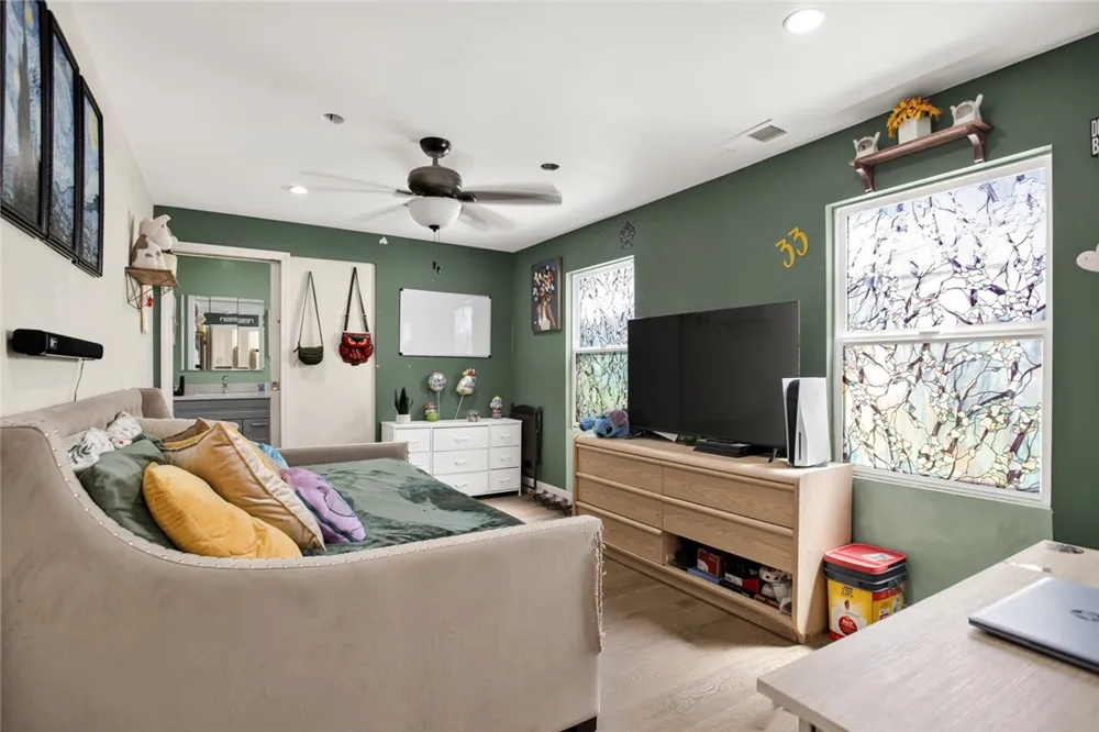 5244 Via Corona Street Los Angeles, CA 90022