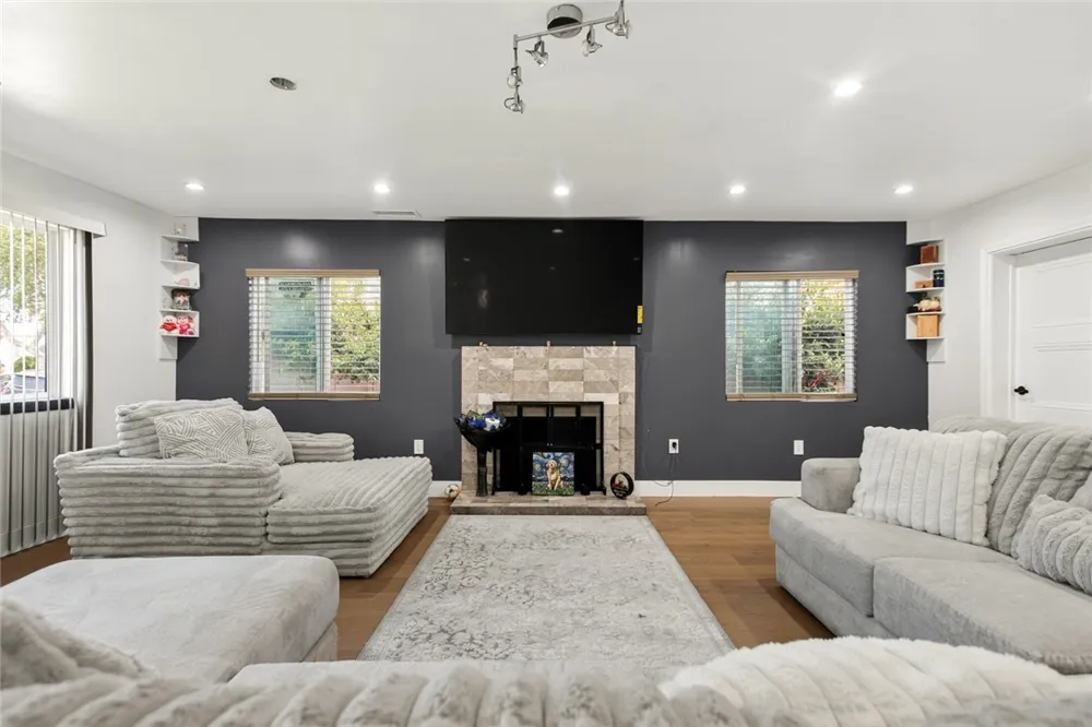 5244 Via Corona Street Los Angeles, CA 90022