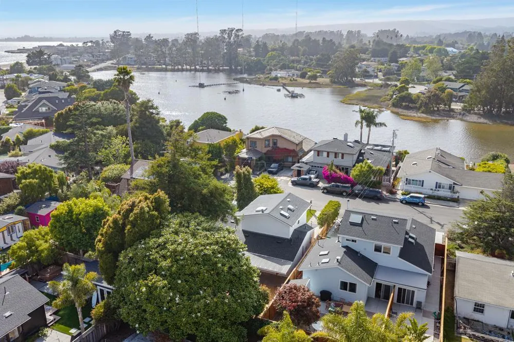 462 Hampstead Way Santa Cruz, CA 95062