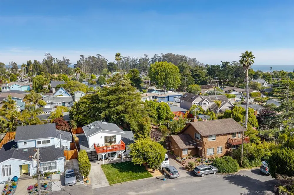 462 Hampstead Way Santa Cruz, CA 95062