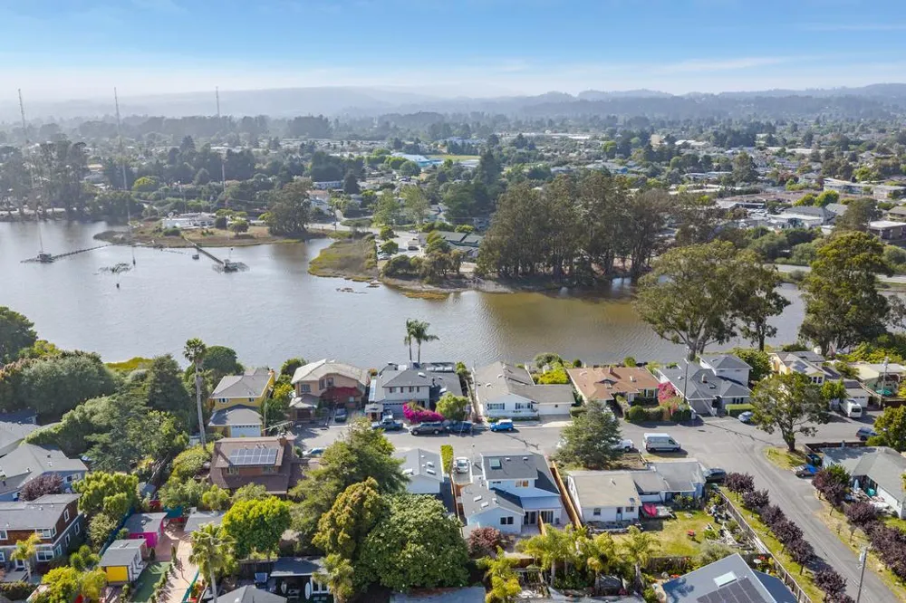 462 Hampstead Way Santa Cruz, CA 95062