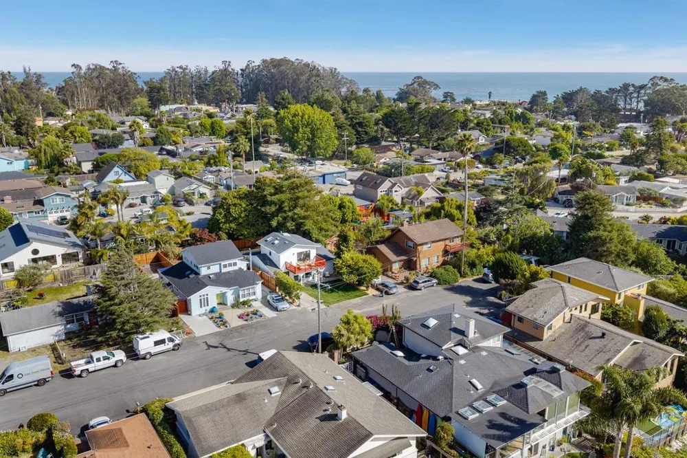 462 Hampstead Way Santa Cruz, CA 95062