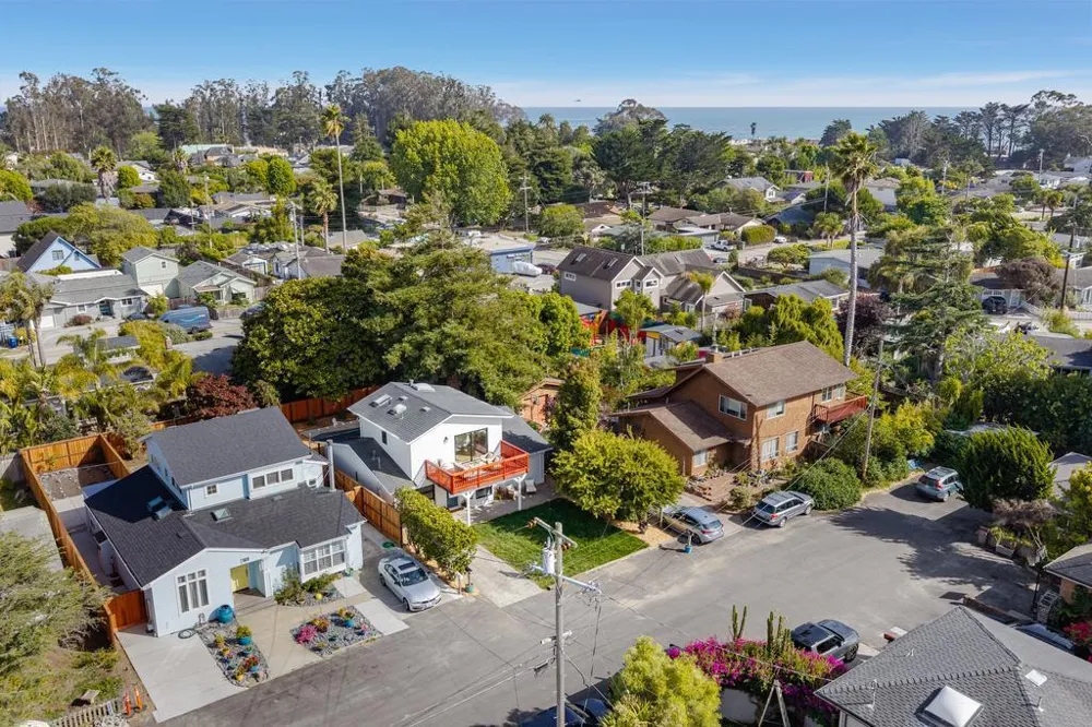 462 Hampstead Way Santa Cruz, CA 95062