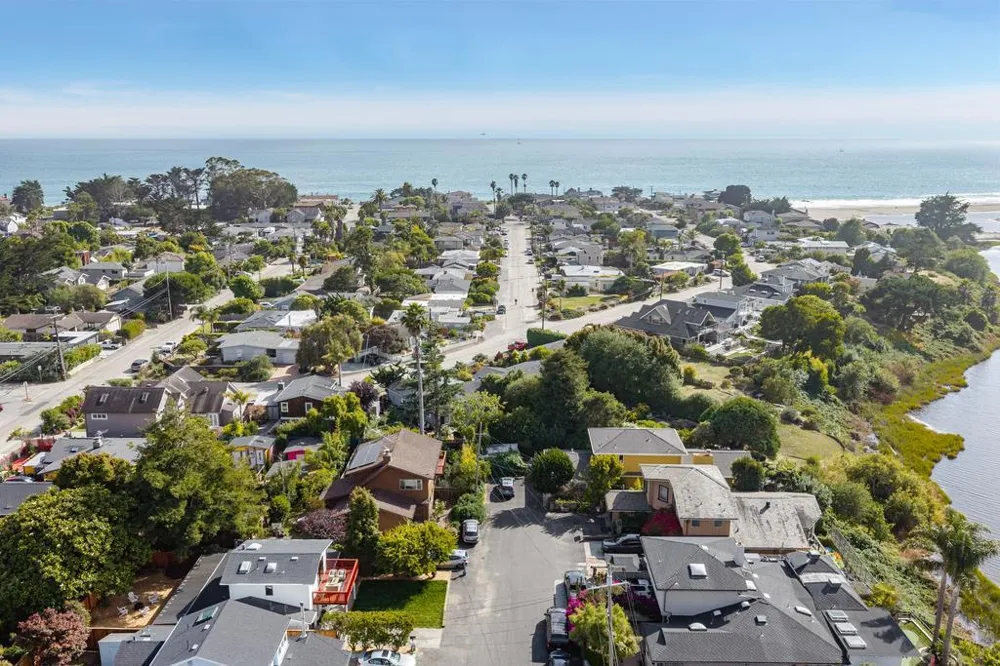 462 Hampstead Way Santa Cruz, CA 95062