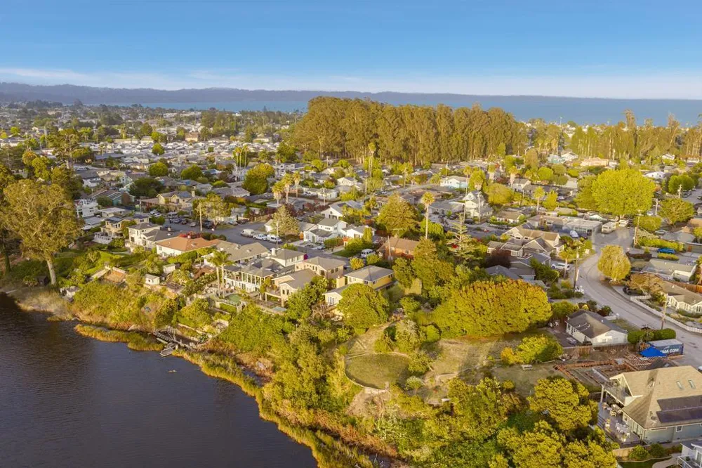 462 Hampstead Way Santa Cruz, CA 95062