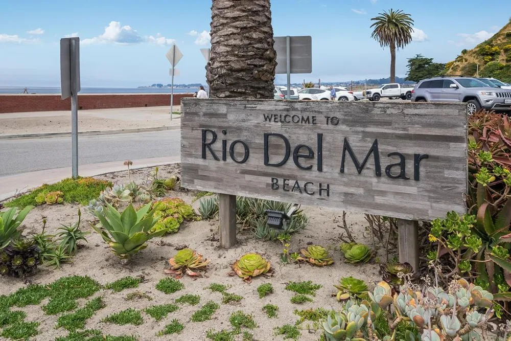 207 Kingsbury Drive Aptos, CA 95003