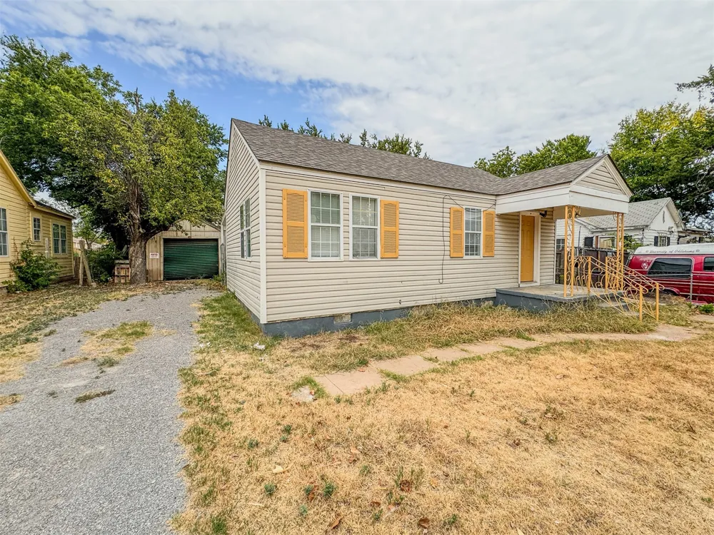 1507 SW D AVENUE Lawton, OK 73501