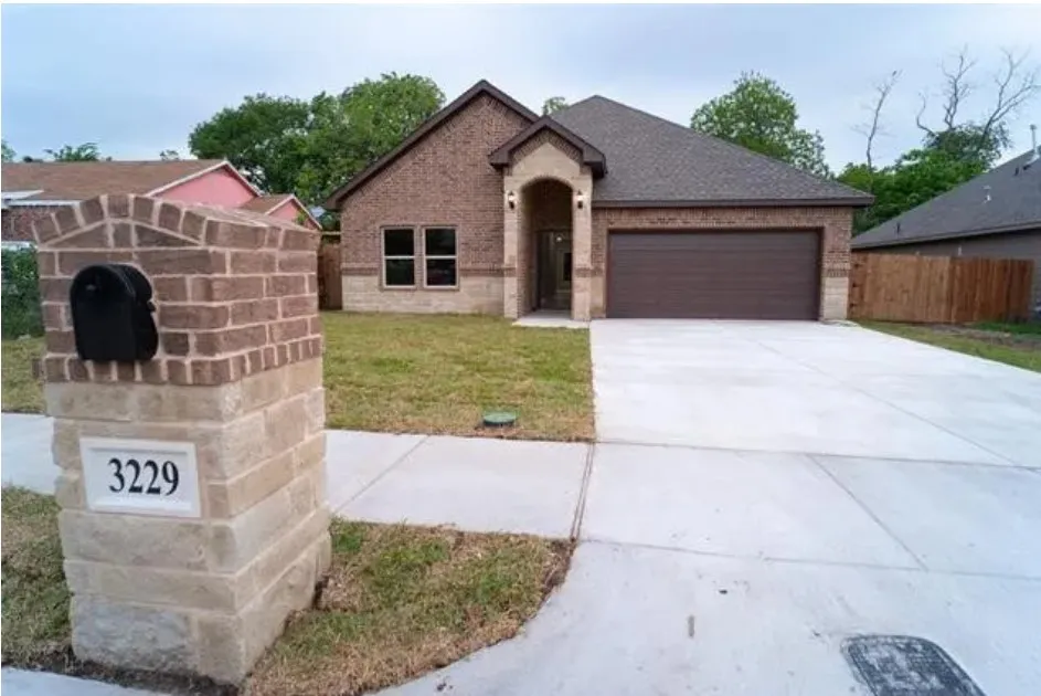 3229 Thannisch Avenue Fort Worth, TX 76105