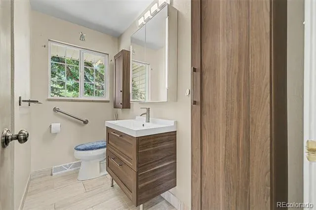888 S Owens Court Lakewood, CO 80226