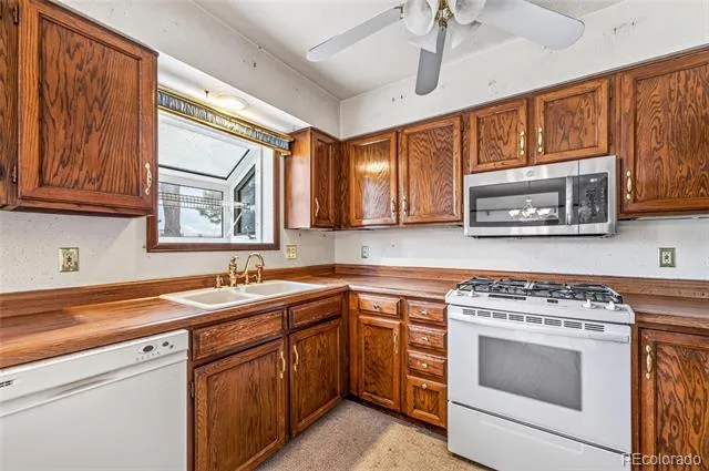 2181 Woodpecker Lane Elizabeth, CO 80107