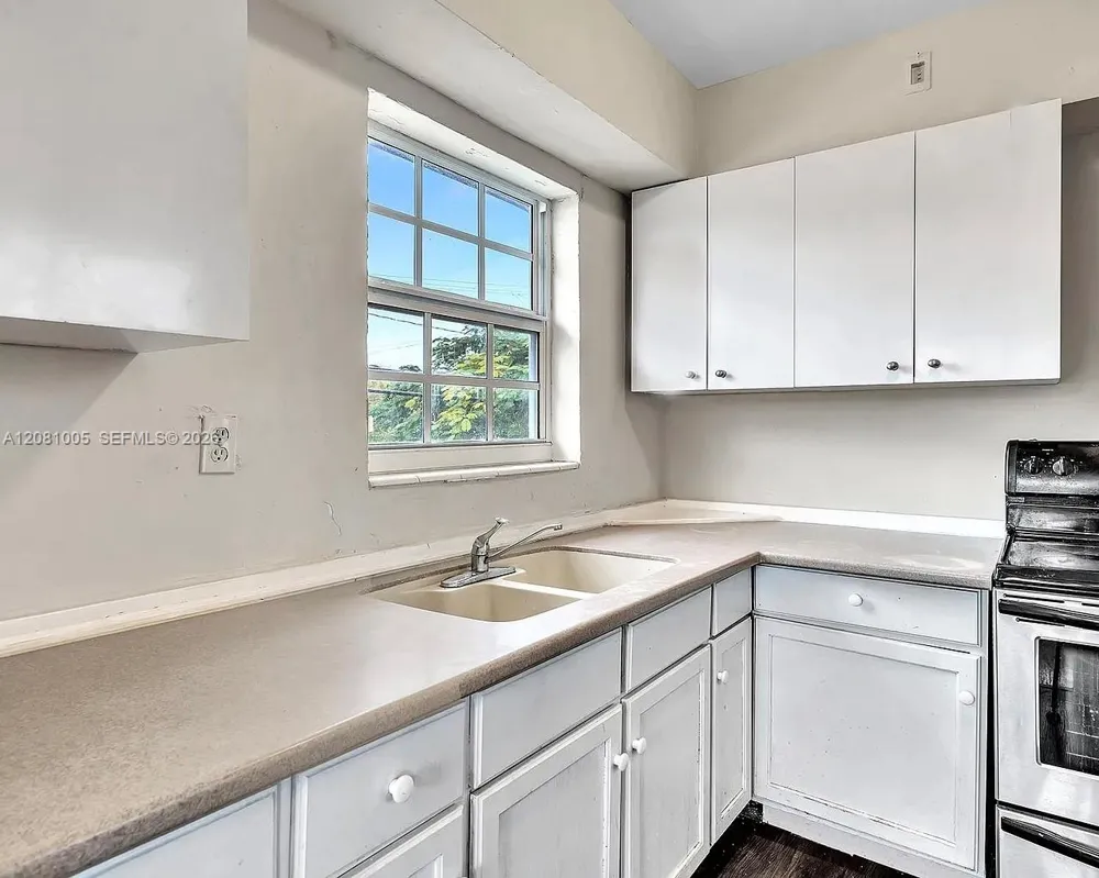 1451 NE 170th St #201A North Miami Beach, FL 33162