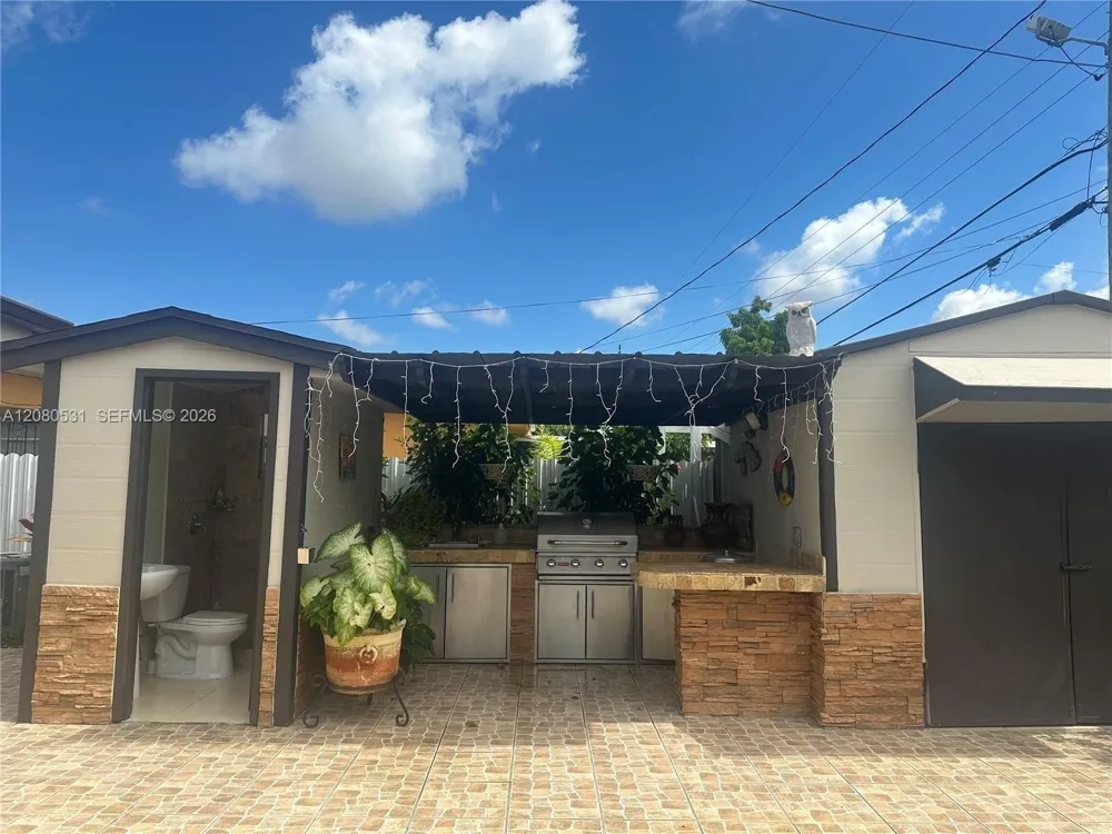 5505 W 14th Ln Hialeah, FL 33012