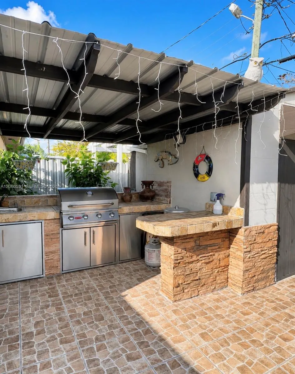 5505 W 14th Ln Hialeah, FL 33012