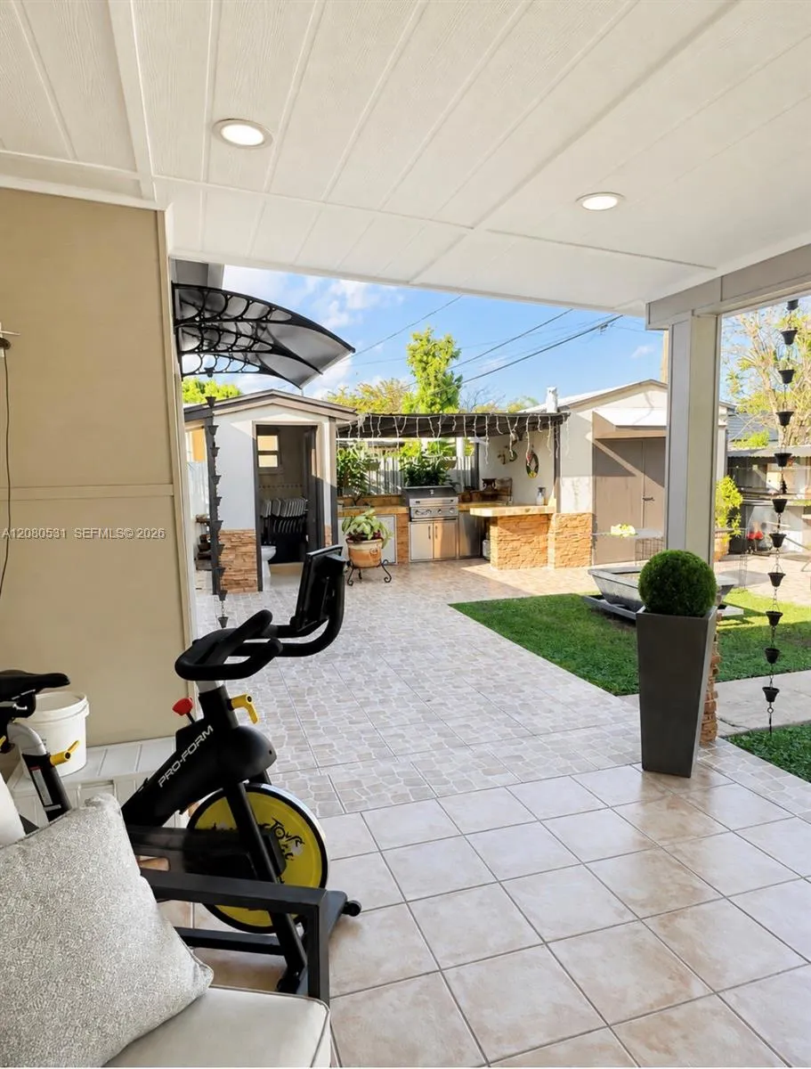 5505 W 14th Ln Hialeah, FL 33012