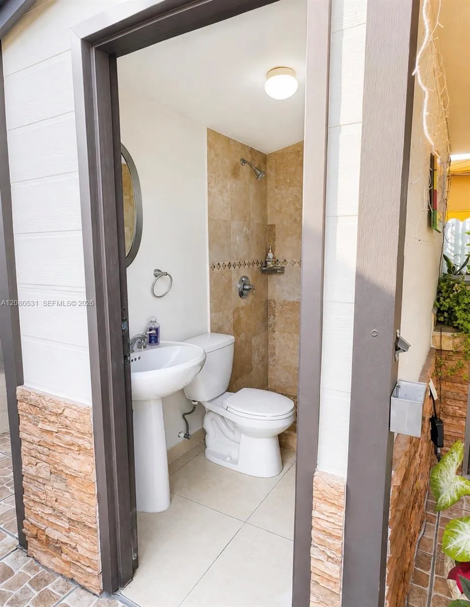 5505 W 14th Ln Hialeah, FL 33012