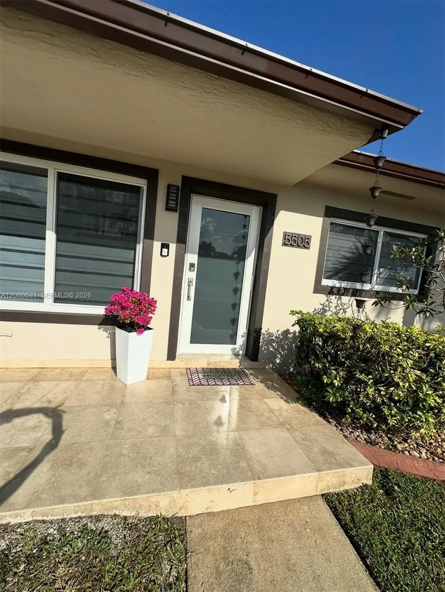 5505 W 14th Ln Hialeah, FL 33012