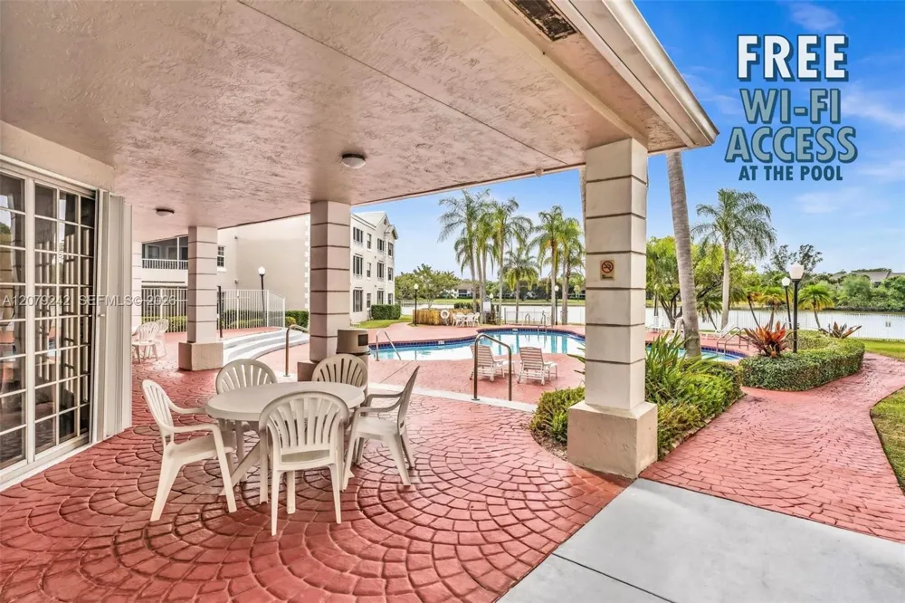 2803 Oakland Forest Dr #206 Oakland Park, FL 33309