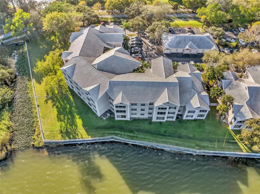 2803 Oakland Forest Dr #206 Oakland Park, FL 33309