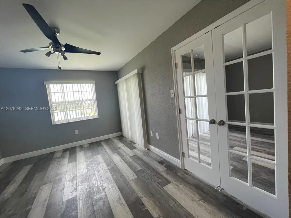 2803 Oakland Forest Dr #206 Oakland Park, FL 33309