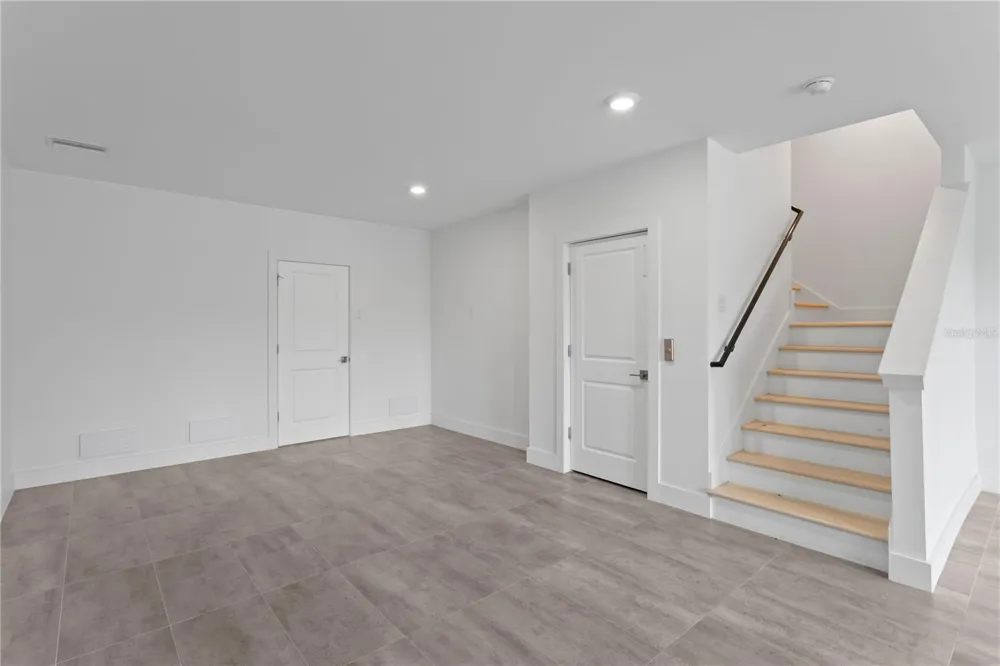 90 COLUMBIA DRIVE #5 Tampa, FL 33606