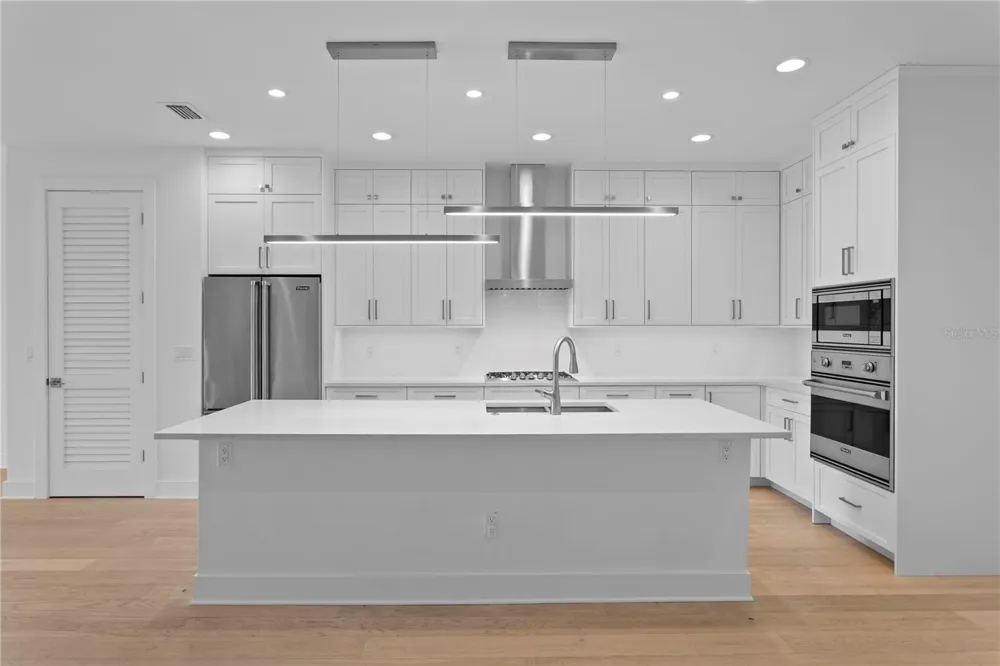 90 COLUMBIA DRIVE #5 Tampa, FL 33606