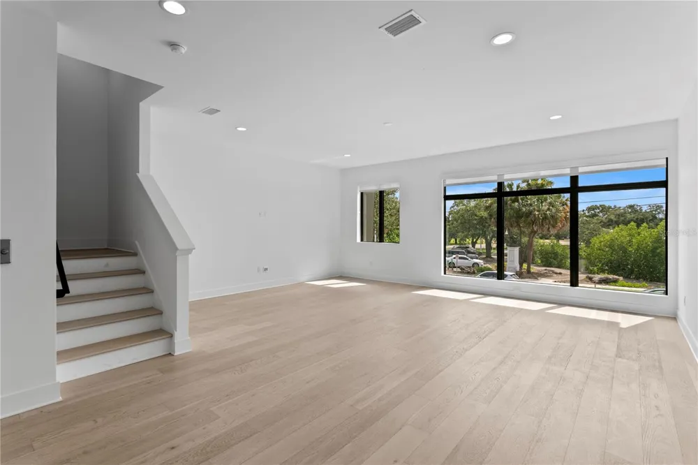 90 COLUMBIA DRIVE #5 Tampa, FL 33606