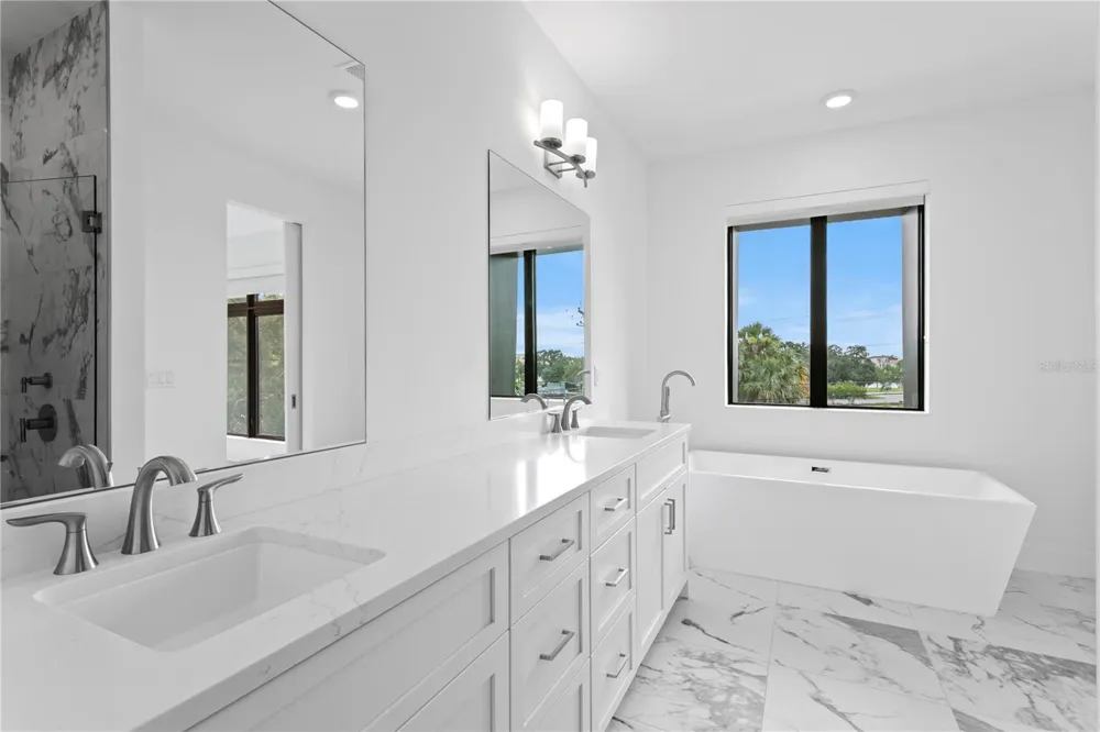 90 COLUMBIA DRIVE #5 Tampa, FL 33606