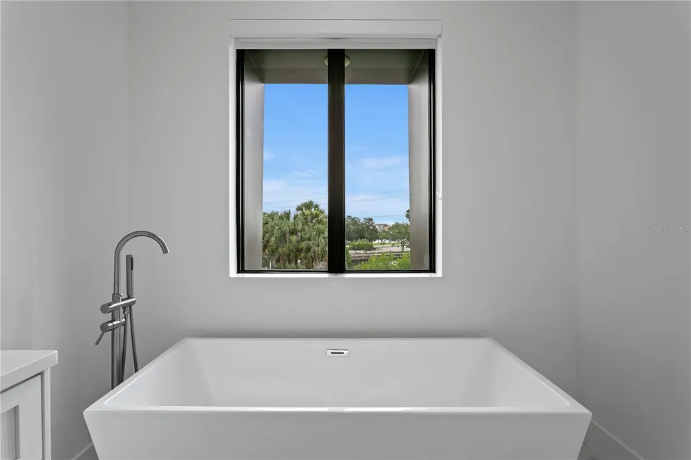 90 COLUMBIA DRIVE #5 Tampa, FL 33606