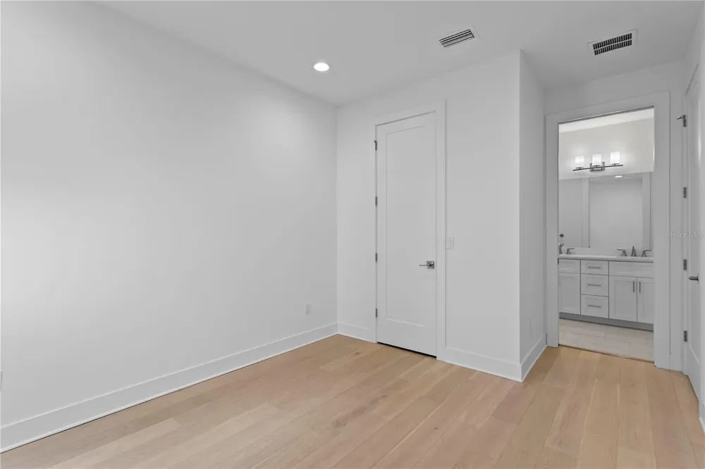 90 COLUMBIA DRIVE #5 Tampa, FL 33606