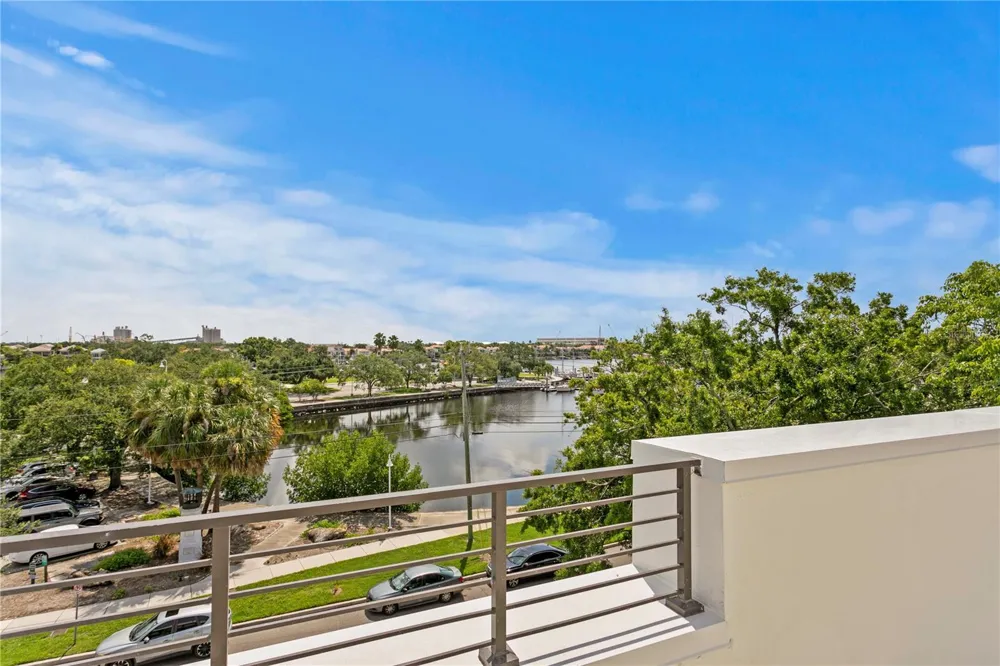 90 COLUMBIA DRIVE #5 Tampa, FL 33606