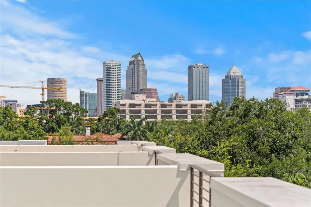 90 COLUMBIA DRIVE #5 Tampa, FL 33606