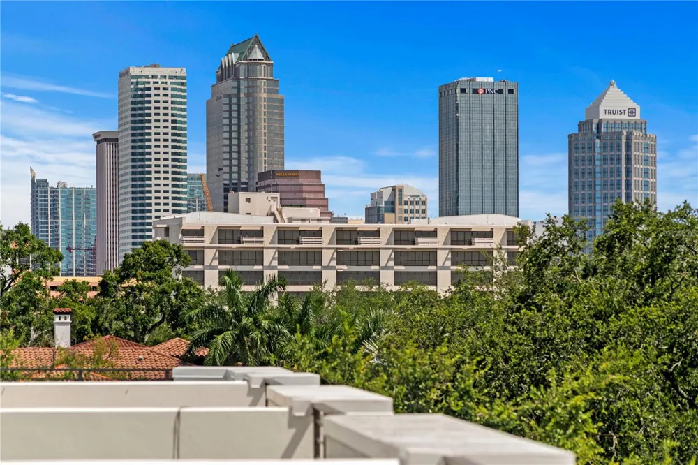 90 COLUMBIA DRIVE #5 Tampa, FL 33606