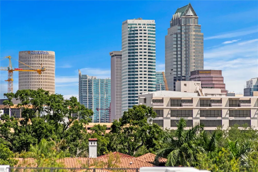 90 COLUMBIA DRIVE #5 Tampa, FL 33606