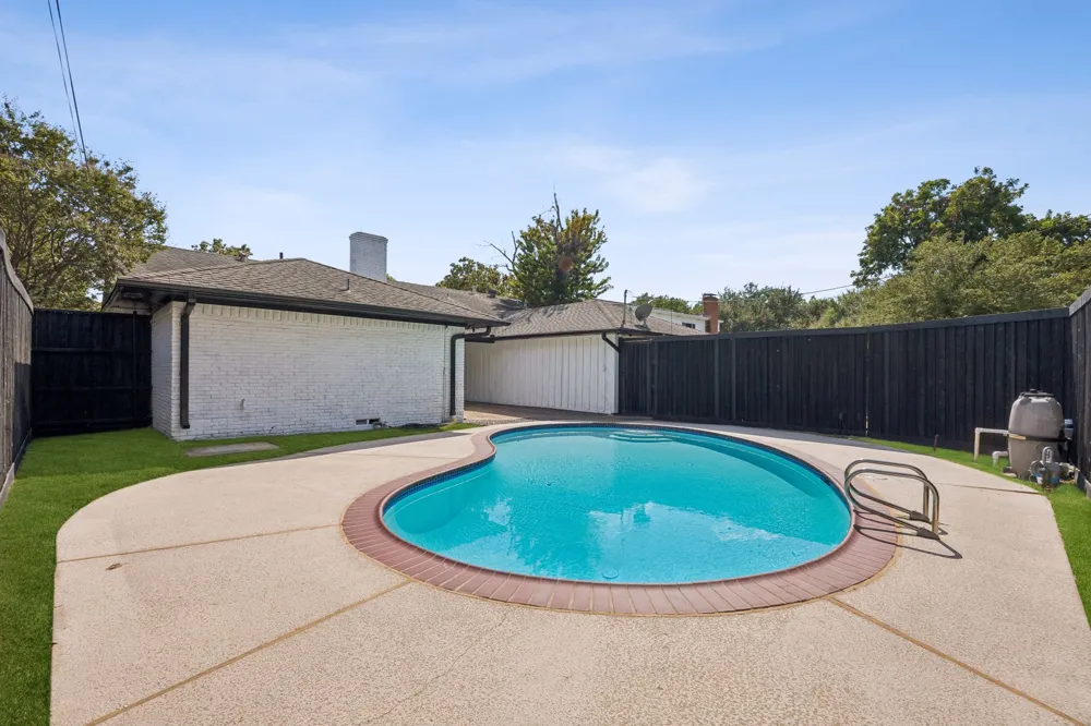 10015 Milltrail Drive Dallas, TX 75238