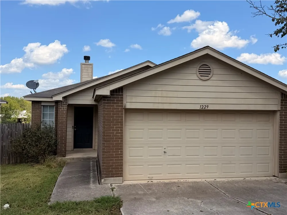 1229 Hilltop Drive San Marcos, TX 78666