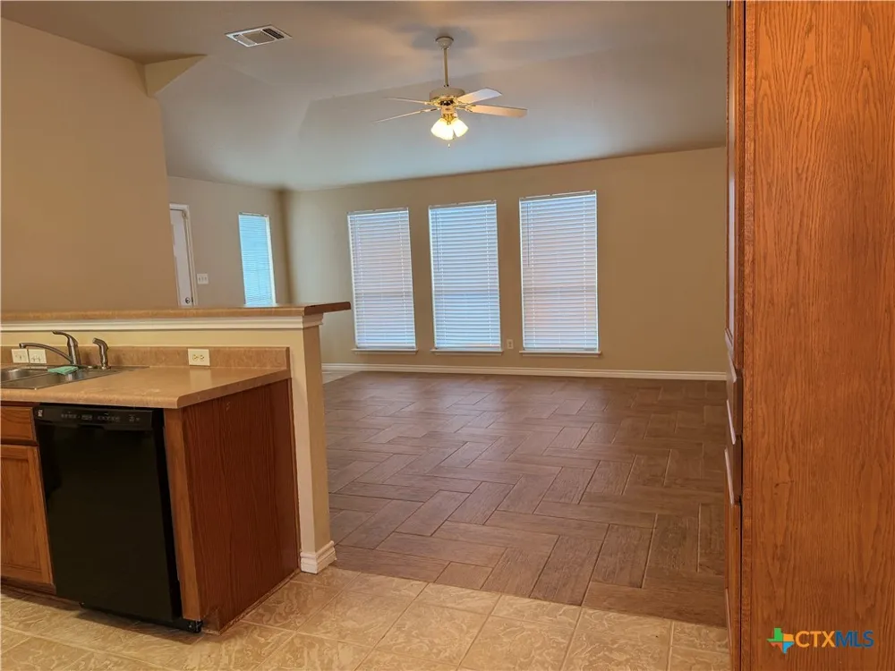 1229 Hilltop Drive San Marcos, TX 78666
