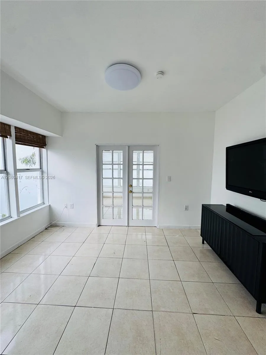 227 1st St #8 Miami Beach, FL 33139