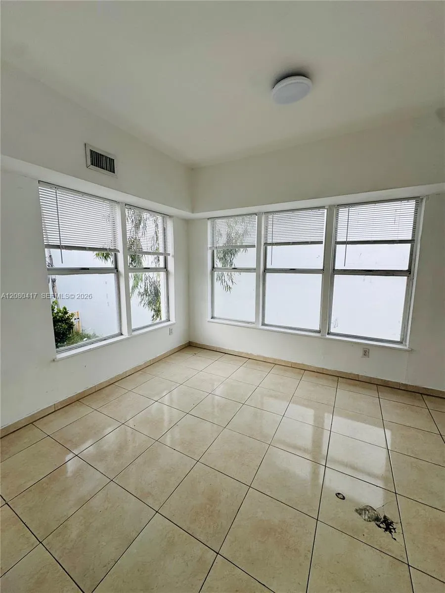 227 1st St #8 Miami Beach, FL 33139