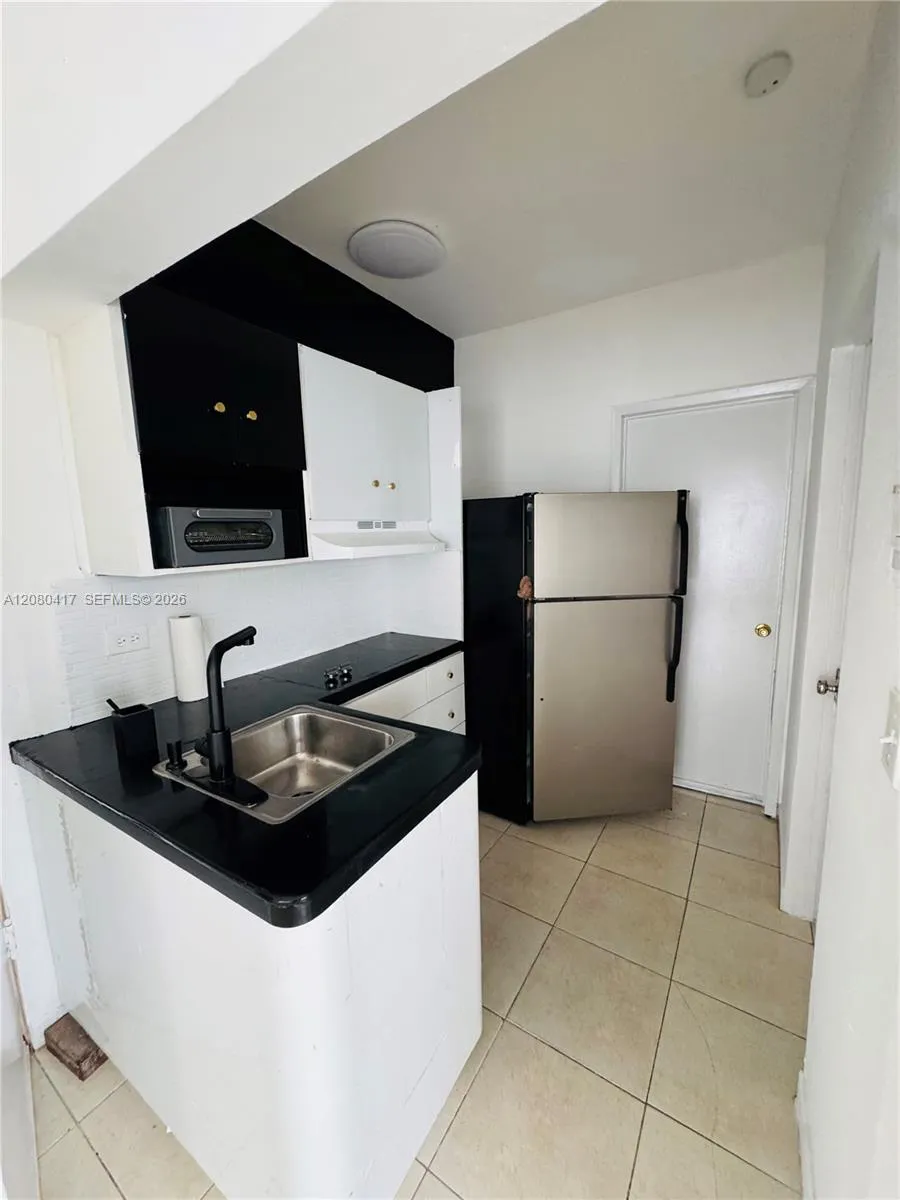 227 1st St #8 Miami Beach, FL 33139