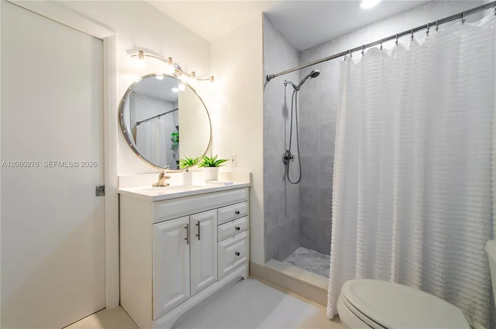 8580 Bella Vista Dr Boca Raton, FL 33433