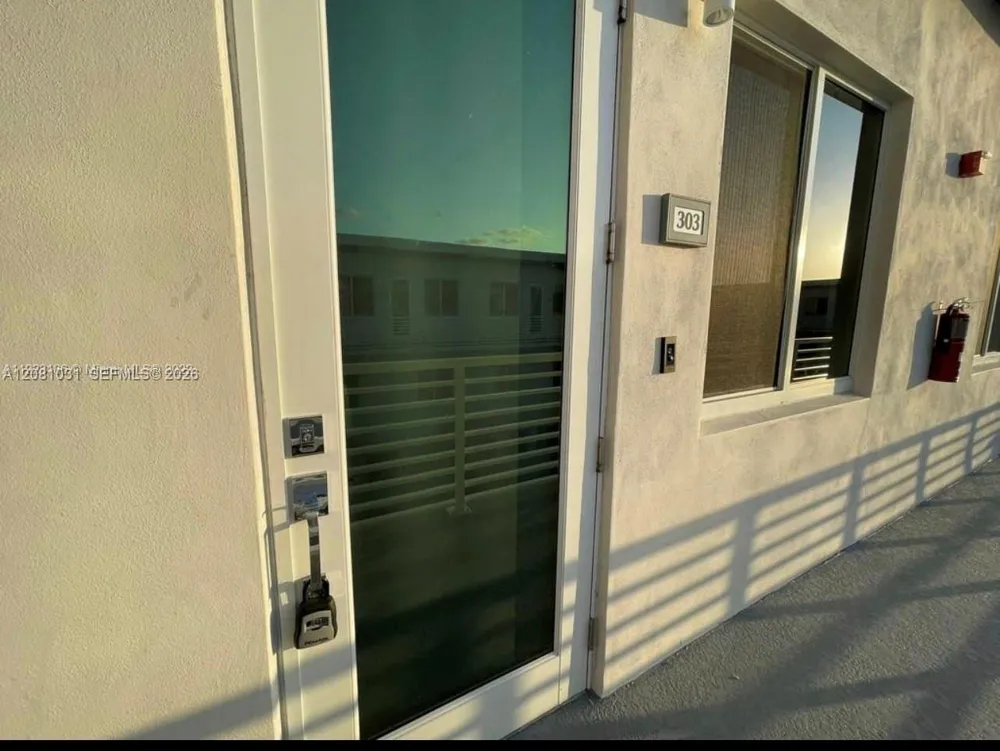 10229 NW 64th Ter #303 Doral, FL 33178