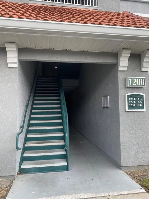 18001 RICHMOND PLACE DRIVE #1237
