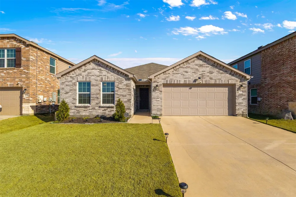 2117 Winding Creek Way Denton, TX 76208