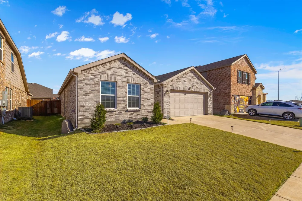 2117 Winding Creek Way Denton, TX 76208