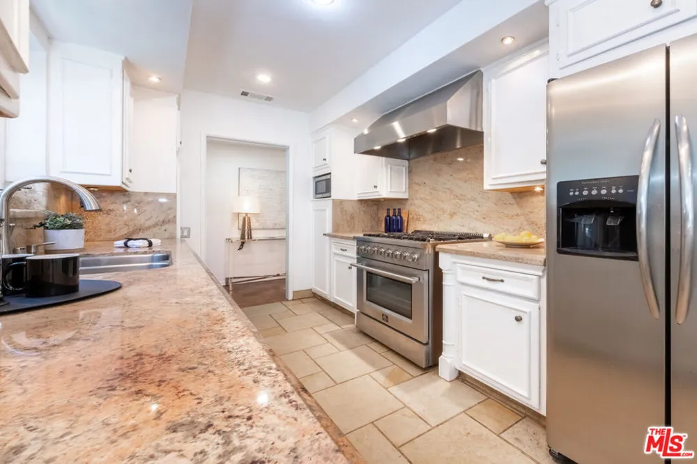 2559 Hutton Drive Los Angeles, CA 90210