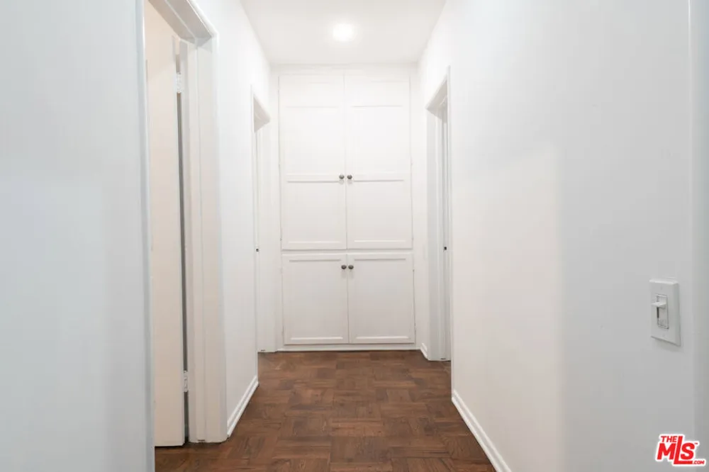 2559 Hutton Drive Los Angeles, CA 90210