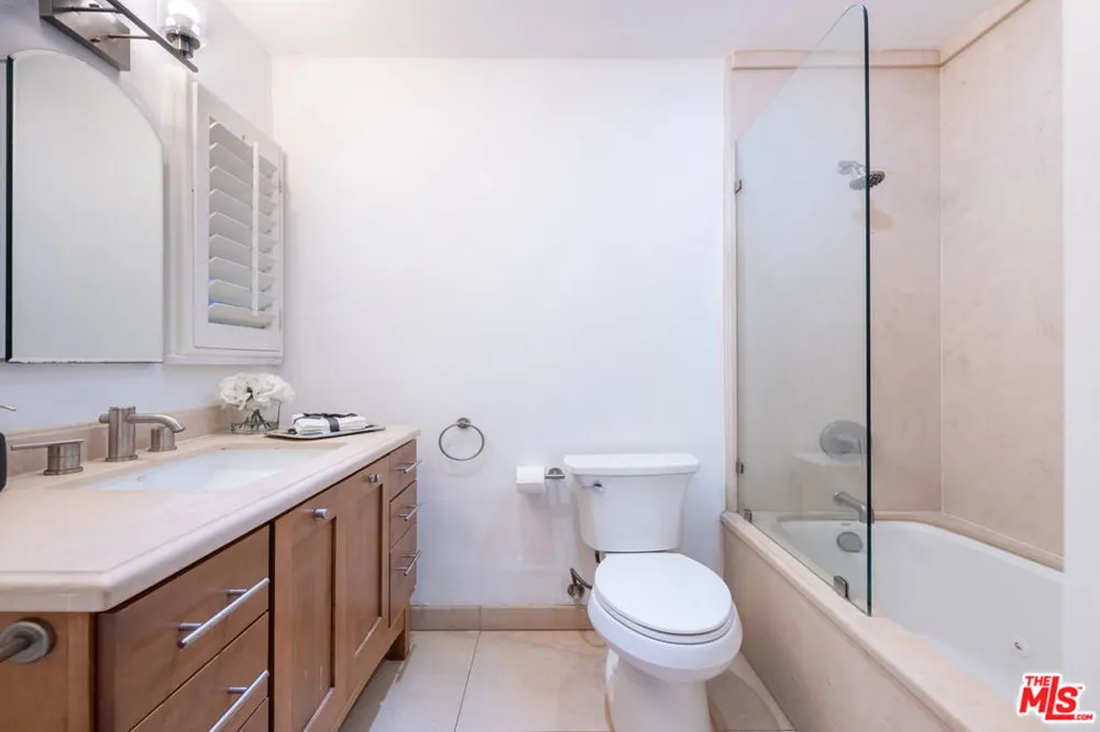 2559 Hutton Drive Los Angeles, CA 90210