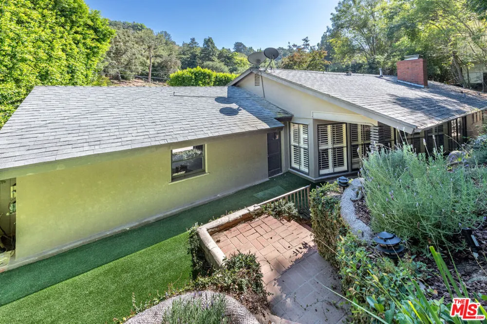 2559 Hutton Drive Los Angeles, CA 90210