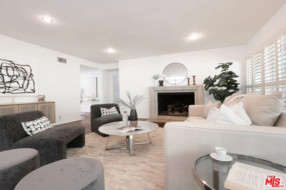 2559 Hutton Drive Los Angeles, CA 90210
